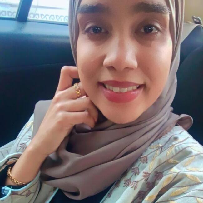 وظيفة جليسة أطفال في إمارة الشارقة: Dana