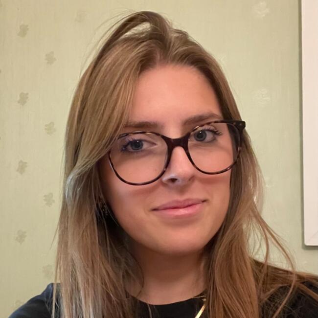 Babysitter in Saint-Lô: Emma