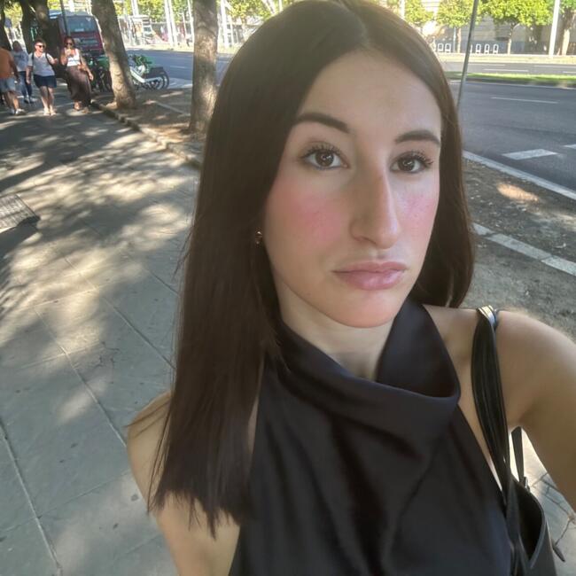 Babysitter in Seville: Macarena Japón