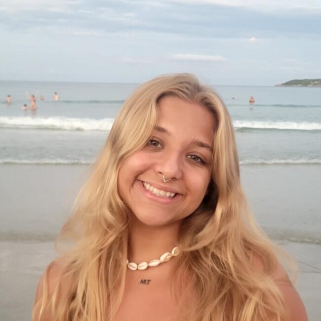 Babysitter in Porto Alegre: Thabata