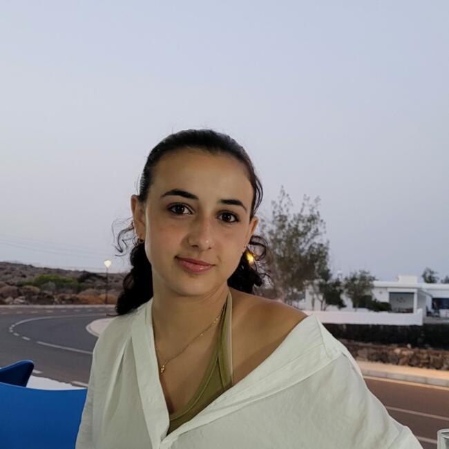 Babysitter in Salon-de-Provence: Leelou