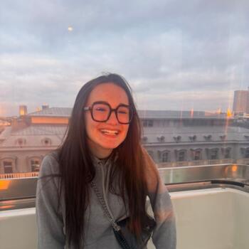 Babysitter in Court-Saint-Etienne: Chloe