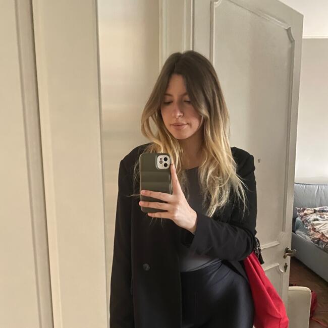 Babysitter in Melbourne: Iris