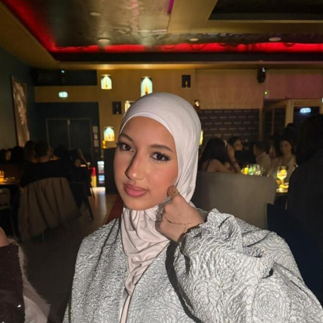 Babysitter in Paris: Jannat