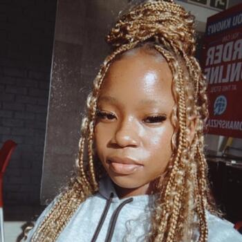 Babysitter Port Elizabeth: Unathi