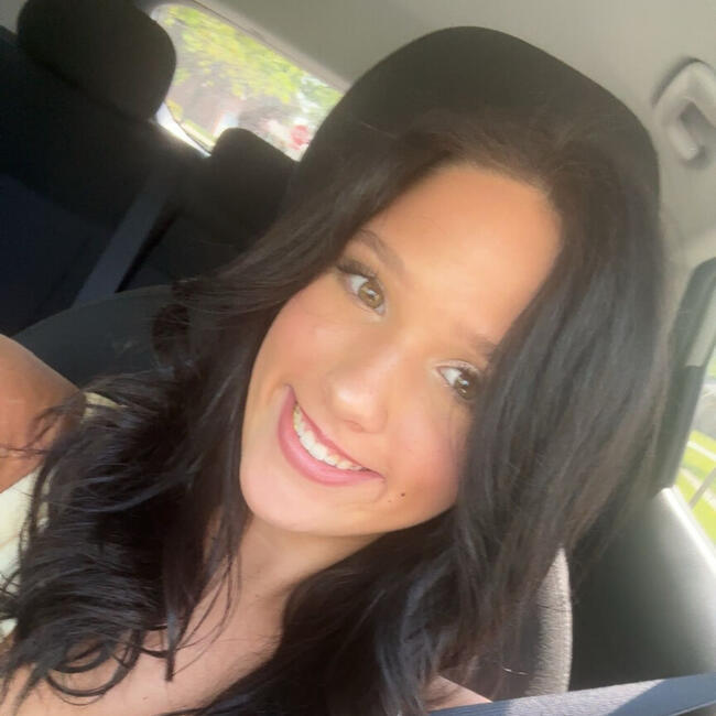 Babysitter in Orland Park: Gia