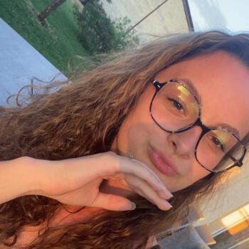 Babysitter in Vesseaux: Loane