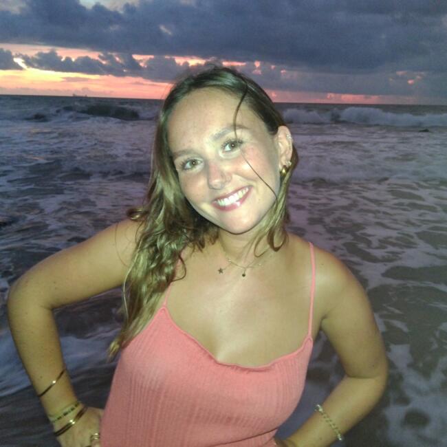 Babysitter in Saint-Ferréol: Violaine