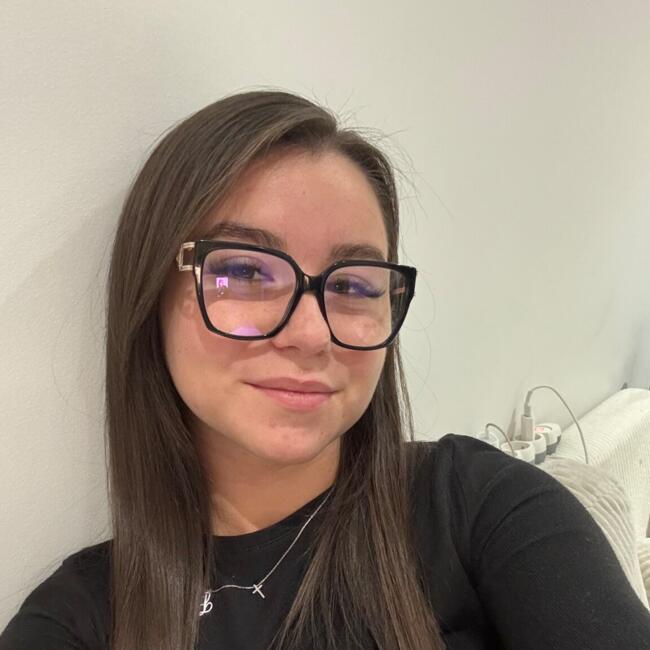 Babysitter in Marseille: Lola