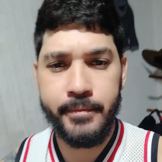 Emprego de babá em Santana do Paraíso: Julio