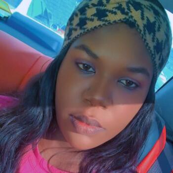 جليسة أطفال في أبوظبي: Zulfa