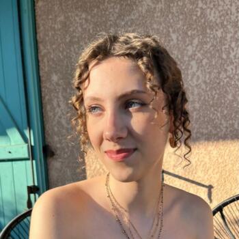 Babysitter Reyrieux: Léonore