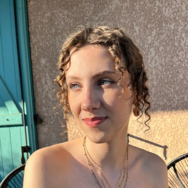 Babysitter in Reyrieux: Léonore