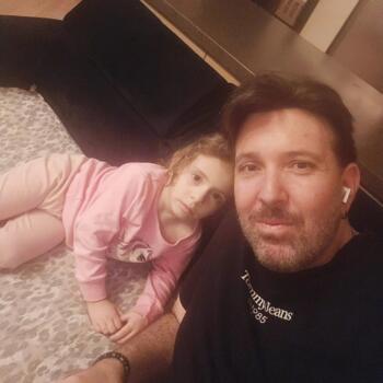 Δουλειά για babysitter στην περιοχή Περιστέρι: δουλειά φύλαξης παιδιών Σάκης