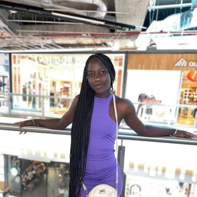 Babysitter in Sintra: Aline