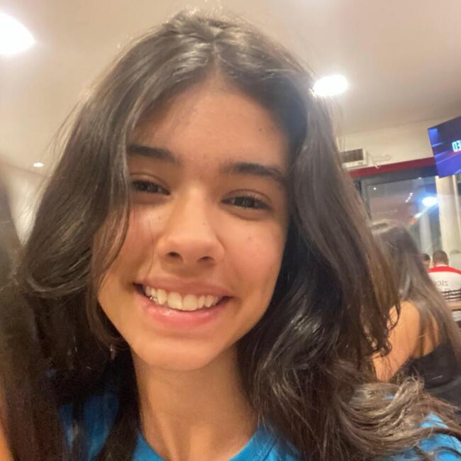 Babysitter in Patos de Minas: Gabriella