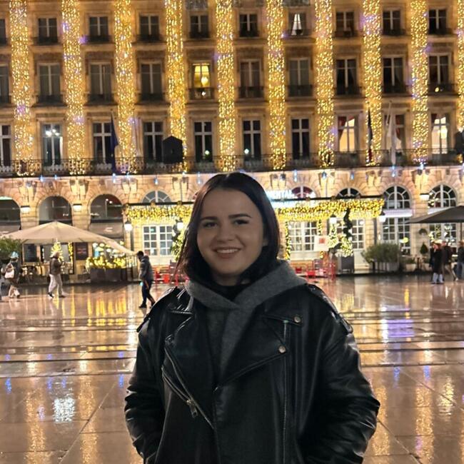 Babysitter in Périgny: Penelope