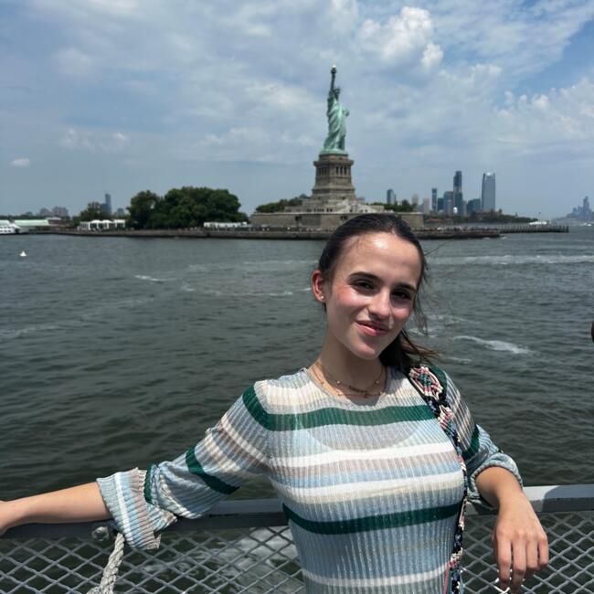 Babysitter in Vallgorguina: Rocio