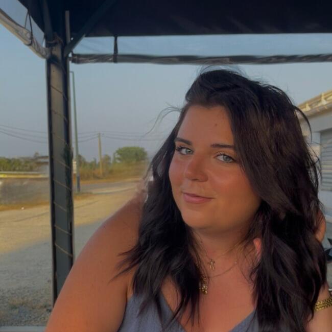 Babysitter in Bastia: Laura