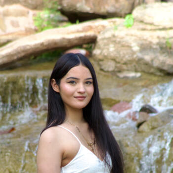 Babysitter in Humble: Zayra