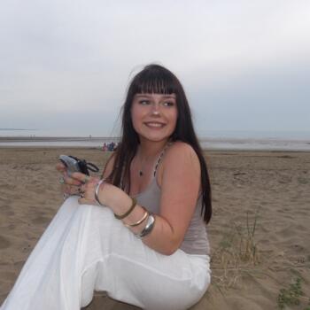 Babysitter in Saint-Nazaire: Nina