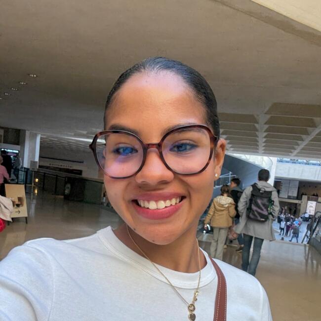 Babysitter in Paris: Vikie