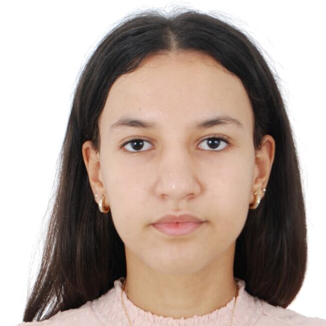 Babysitter in Rouen: Kenza