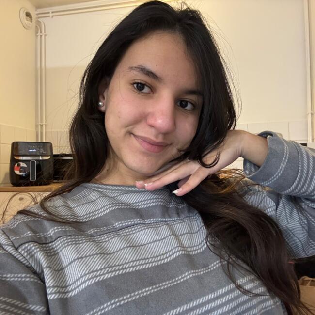 Babysitter in Rouen: Kenza