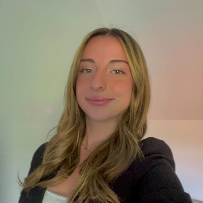 Babysitter in Rennes: Lola