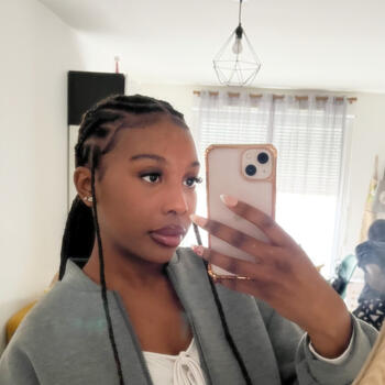 Babysitter in Saint-Pierre-du-Perray: Cécilia