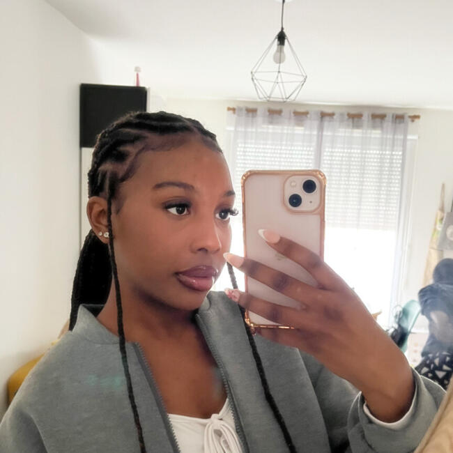 Babysitter in Saint-Pierre-du-Perray: Cécilia