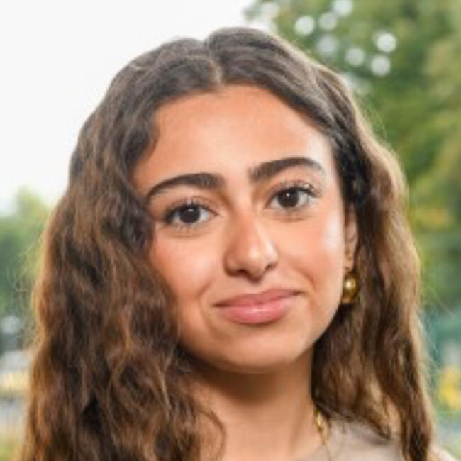 Babysitter in La Rochelle: Jihene