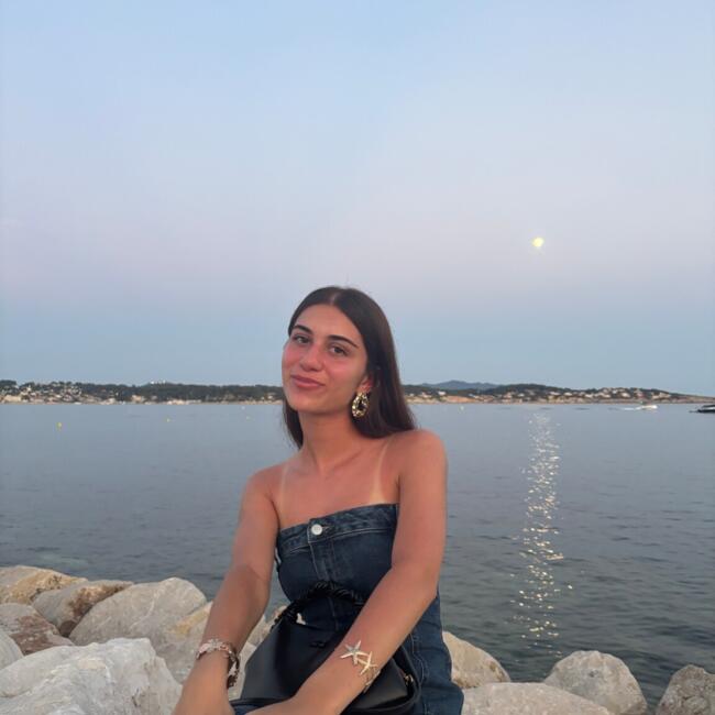 Babysitter in Sanary-sur-Mer: Inès