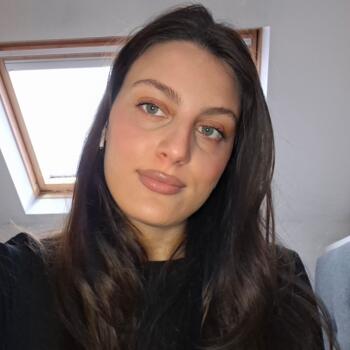Babysitter in Uccle: Angela Simona