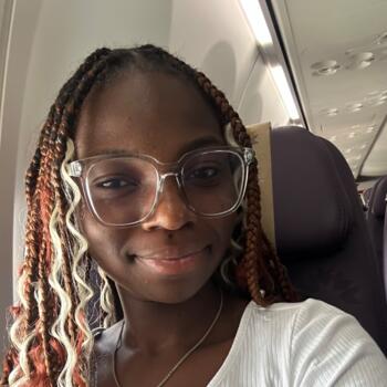 Babysitter in Saint-Fargeau-Ponthierry: Kelly