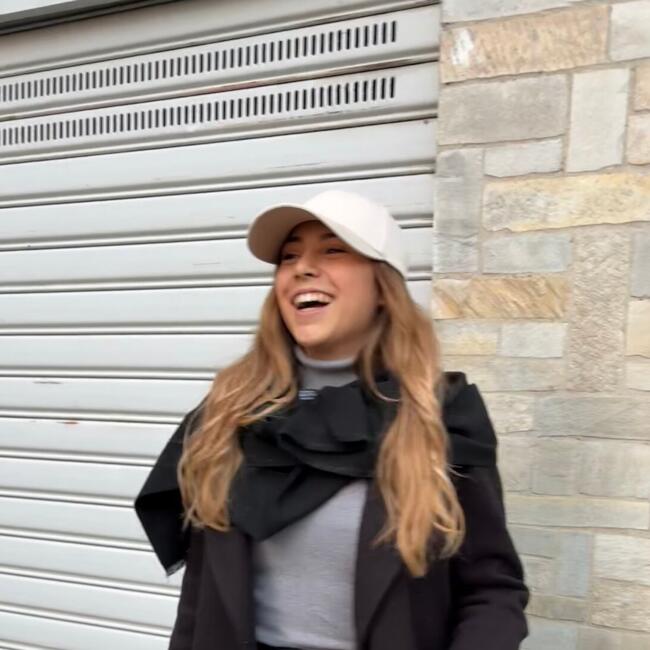 Babysitter in Ivrea: Nicole
