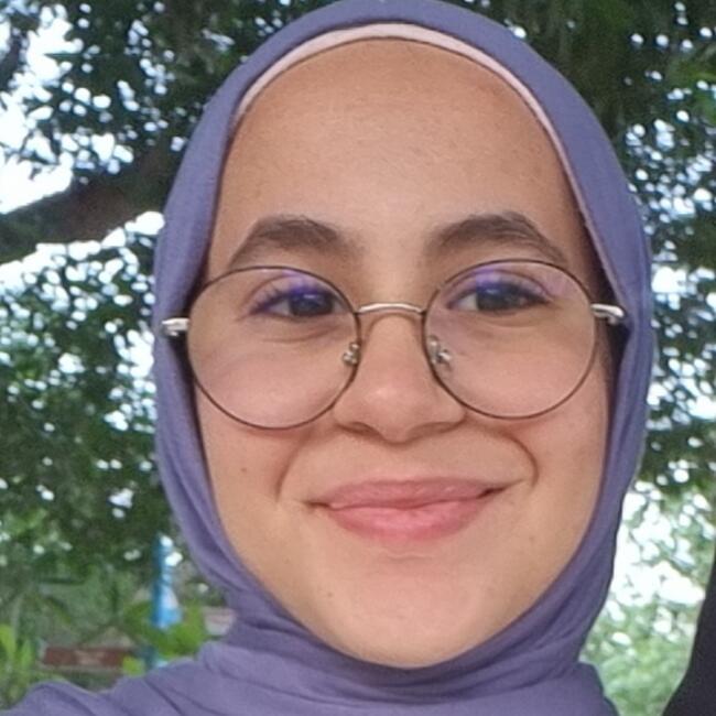 Babysitter in Abu Dhabi: Menna