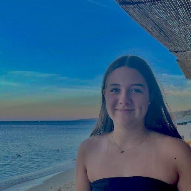 Babysitter in Saint-Fargeau-Ponthierry: Mathilde