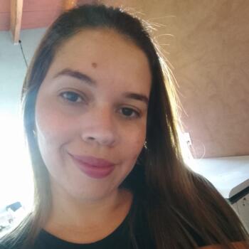 Babysitter in Ypané: Leticia