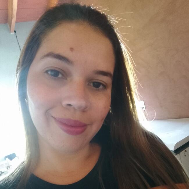 Babysitter in Ypané: Leticia