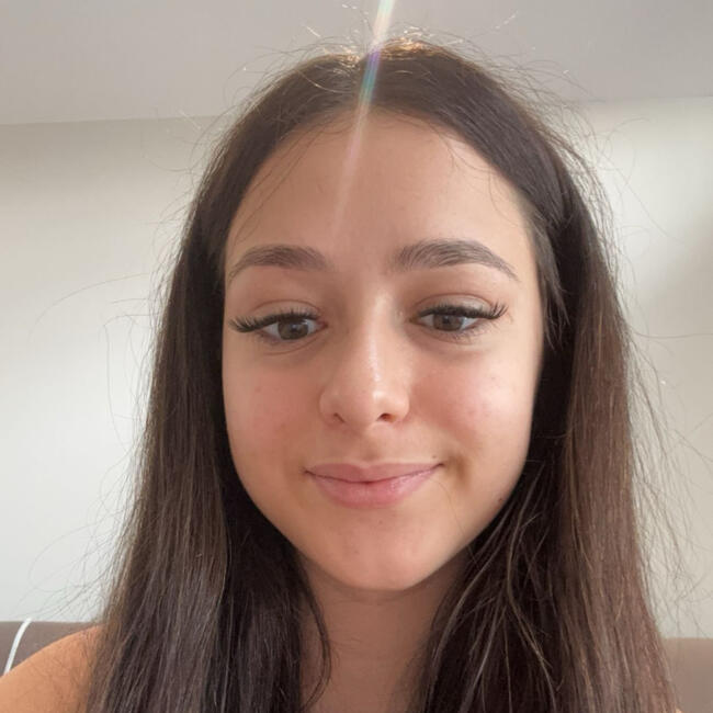 Baby-sitter in Oakville: Kayla