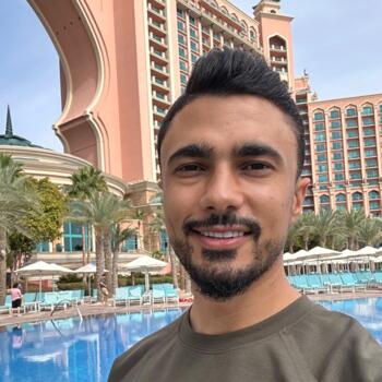 الوالدين إمارة الشارقة: Ahmad