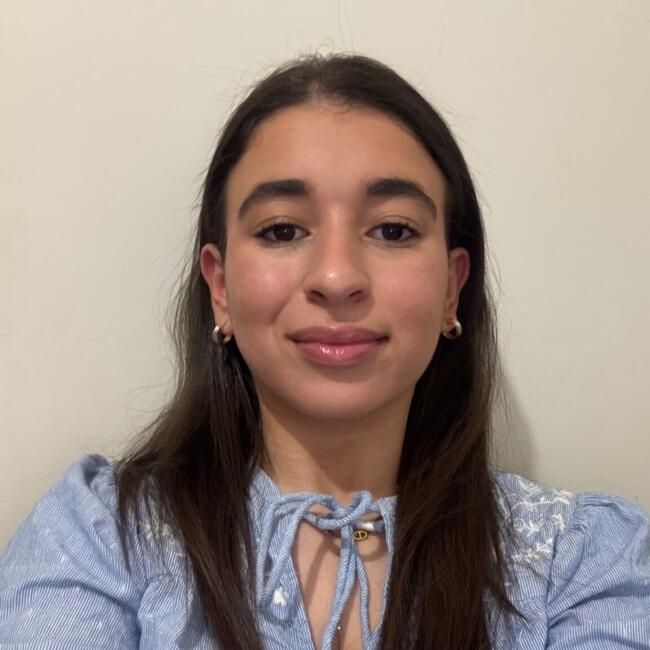 Babysitter in Toulouse: Yasmine