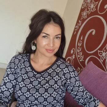 جليسة أطفال أبوظبي: Anna