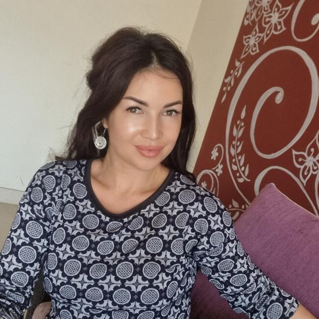 جليسة أطفال في أبوظبي: Anna