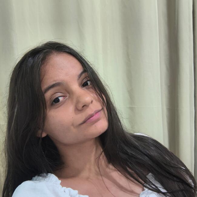 Babysitter in Santa Gertrudes: Célia