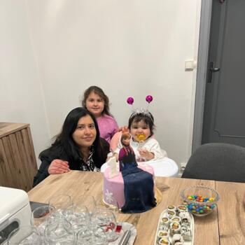 Nanny i Vandœuvre-lès-Nancy: Elif