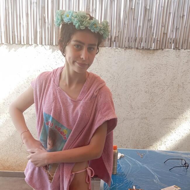 Babysitting job in Hod HaSharon: אגם