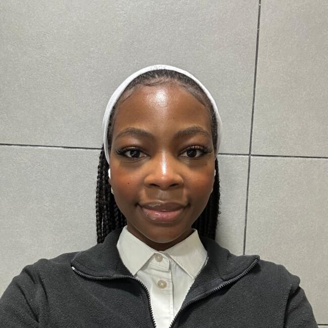 Babysitter in Cheltenham: Tee