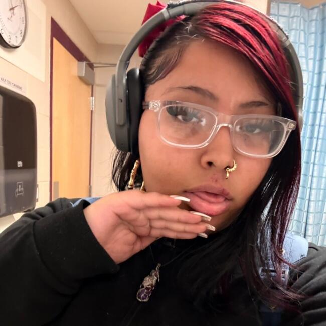 Babysitter in East Hartford: Makayla